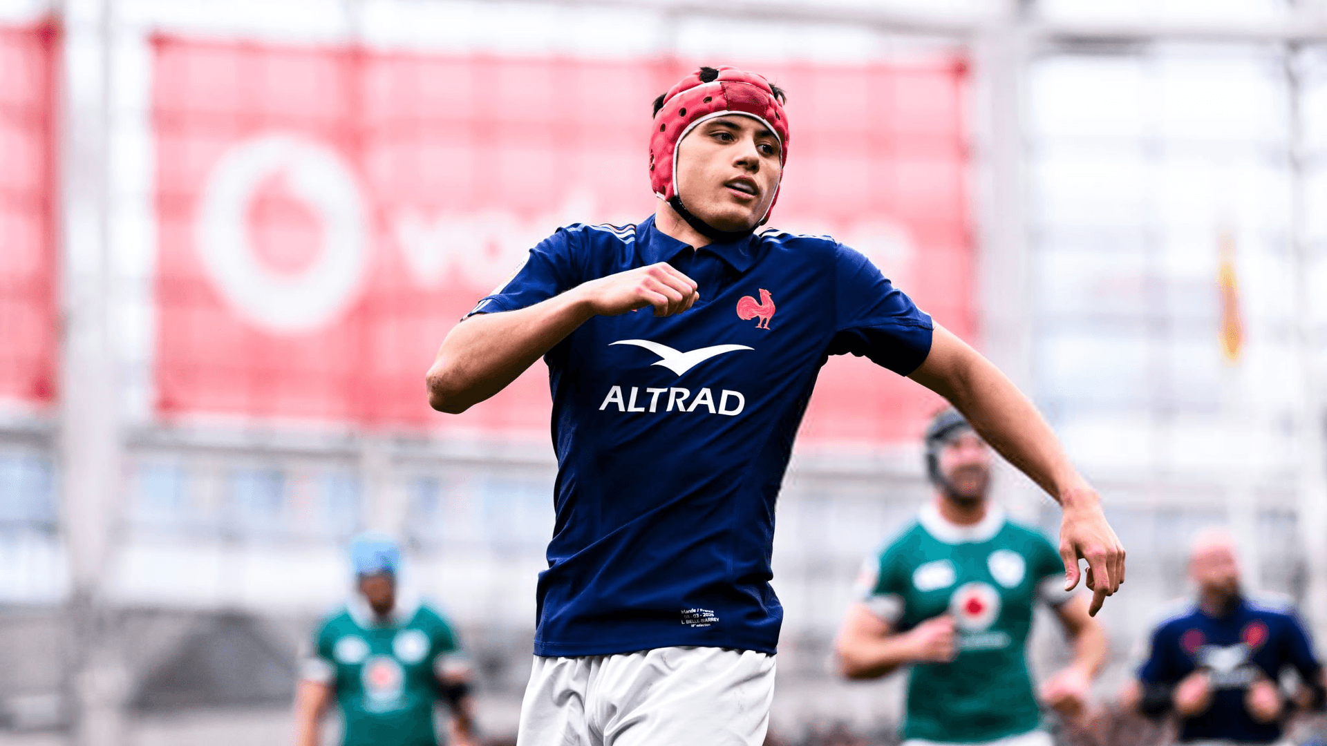 Key battle: Bielle-Biarrey and Graham face off in a battle of hot stepping scrum caps